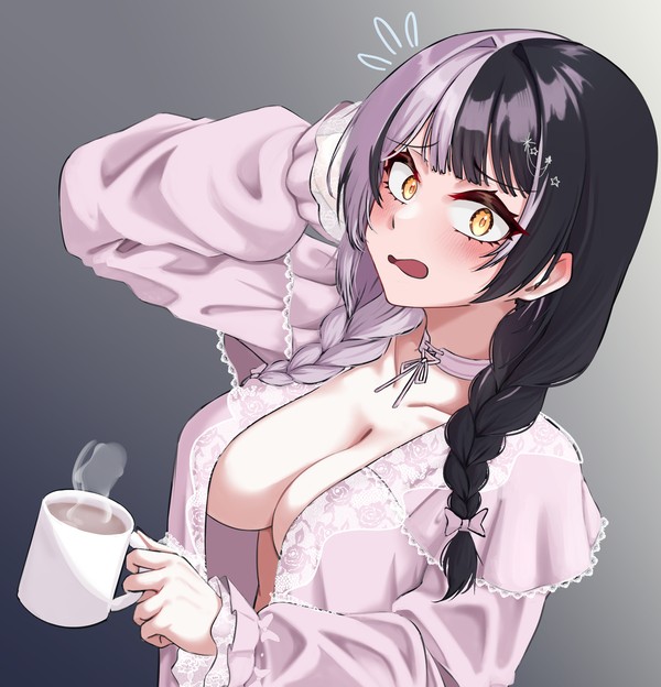 ガウンだけを羽織ったShiori
