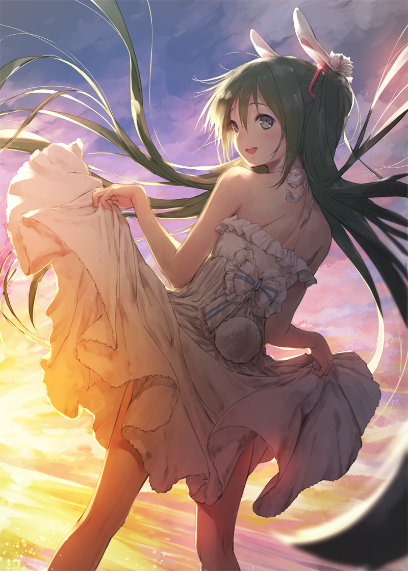 This is a pixiv picture whose title is 初日ミクさん.
