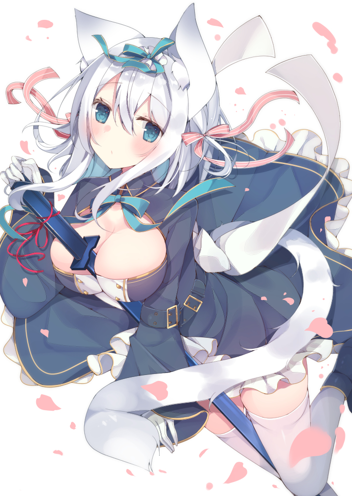 This is a pixiv picture whose title is 軍服ワンピ空猫ちゃん.