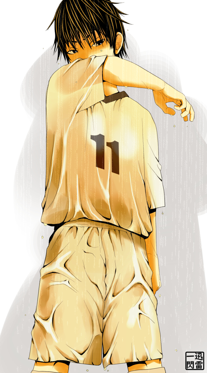 This is a pixiv picture whose title is 雨の日のサッカー.