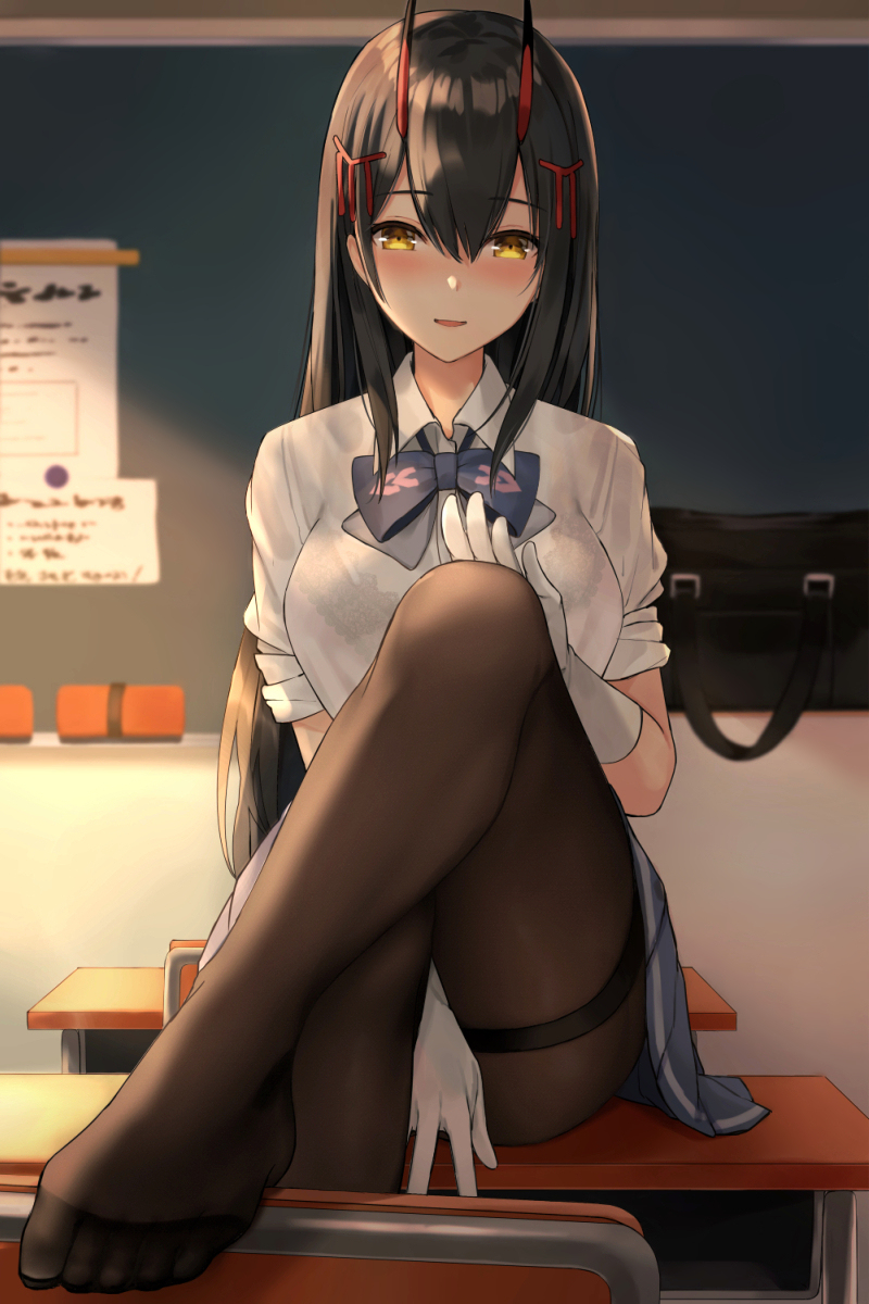 This is a pixiv picture whose title is 鈴谷と放課後の教室.