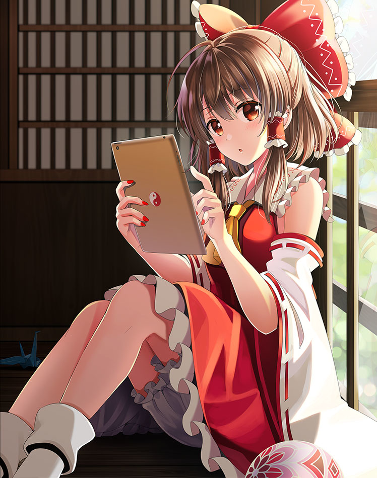 This is a pixiv picture whose title is 霊夢さん読書中…📔.
