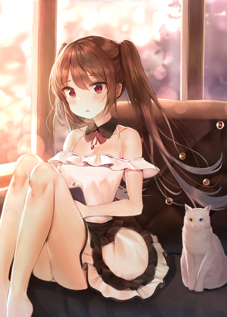 This is a pixiv picture whose title is 「先輩、その本面白いですか。」.