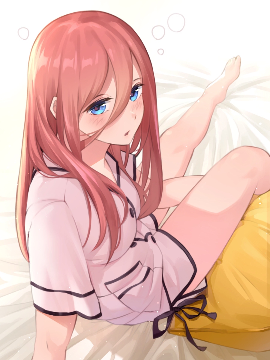This is a pixiv picture whose title is 寝起き三玖.