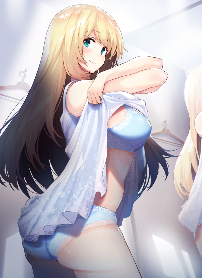 This is a pixiv picture whose title is 愛宕の着替え.