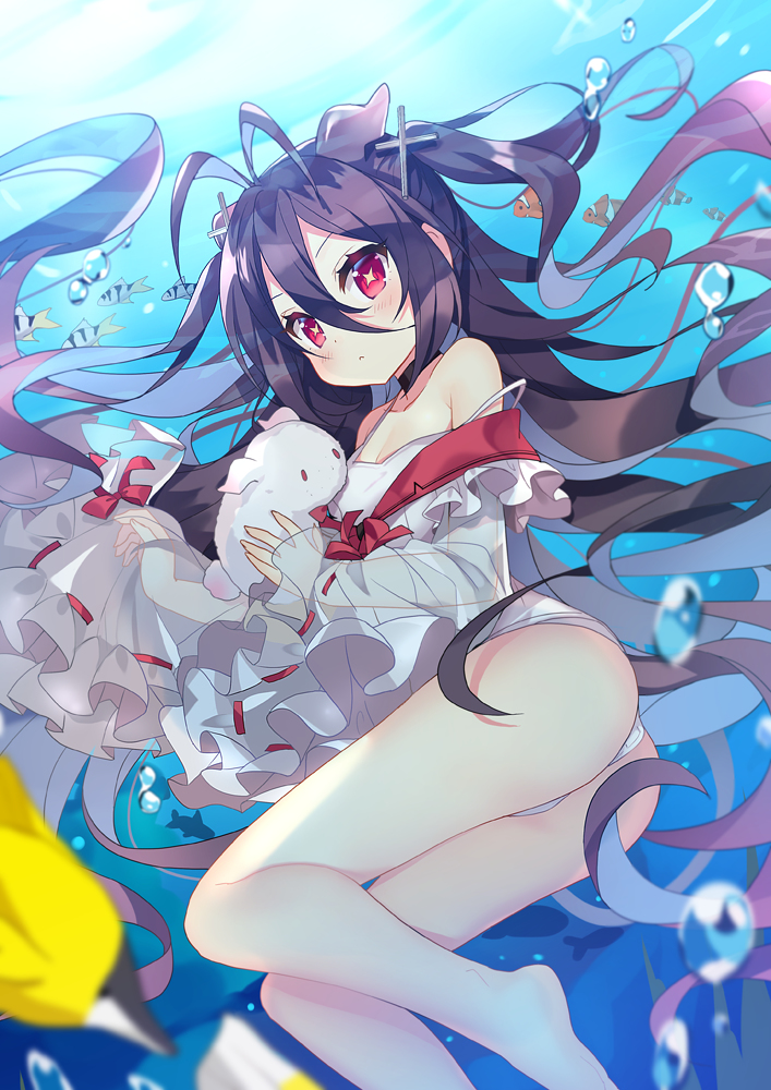 This is a pixiv picture whose title is underwater.