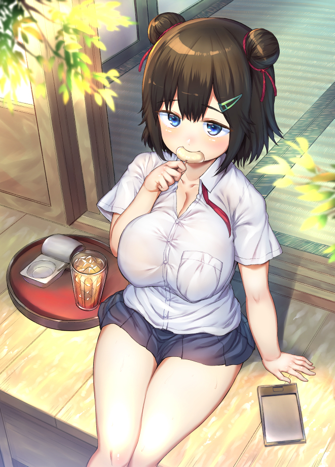 This is a pixiv picture whose title is 真夏の縁側でロリ巨乳J●に.