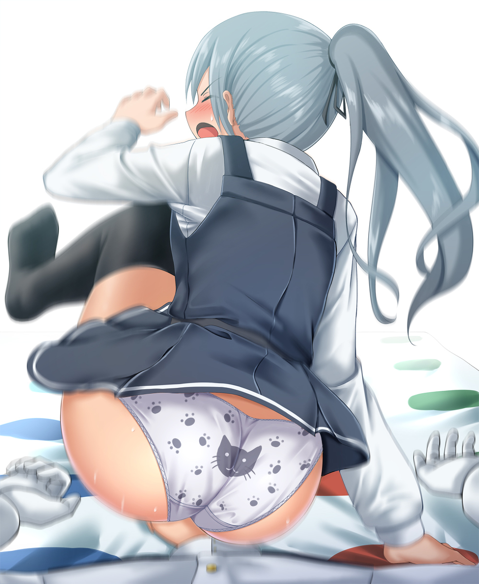 This is a pixiv picture whose title is 提督「霞とツイスターゲームした」.