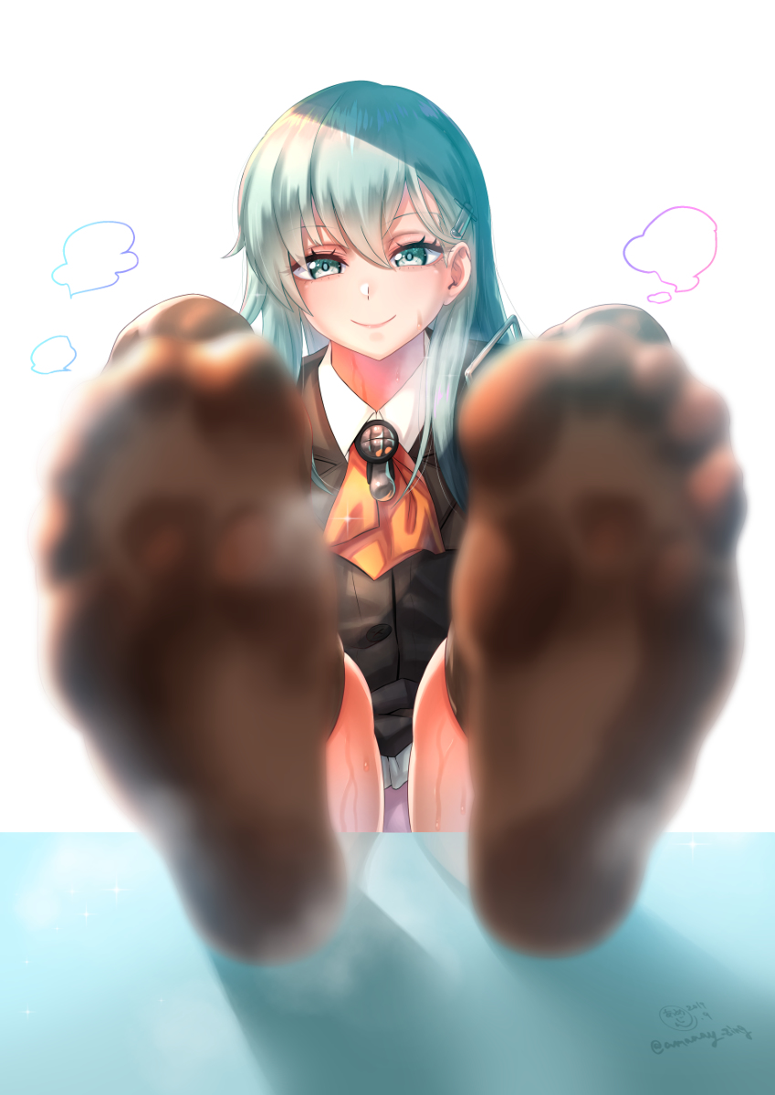 This is a pixiv picture whose title is 汗でムレムレのニーソ足裏を見せてくる鈴谷.