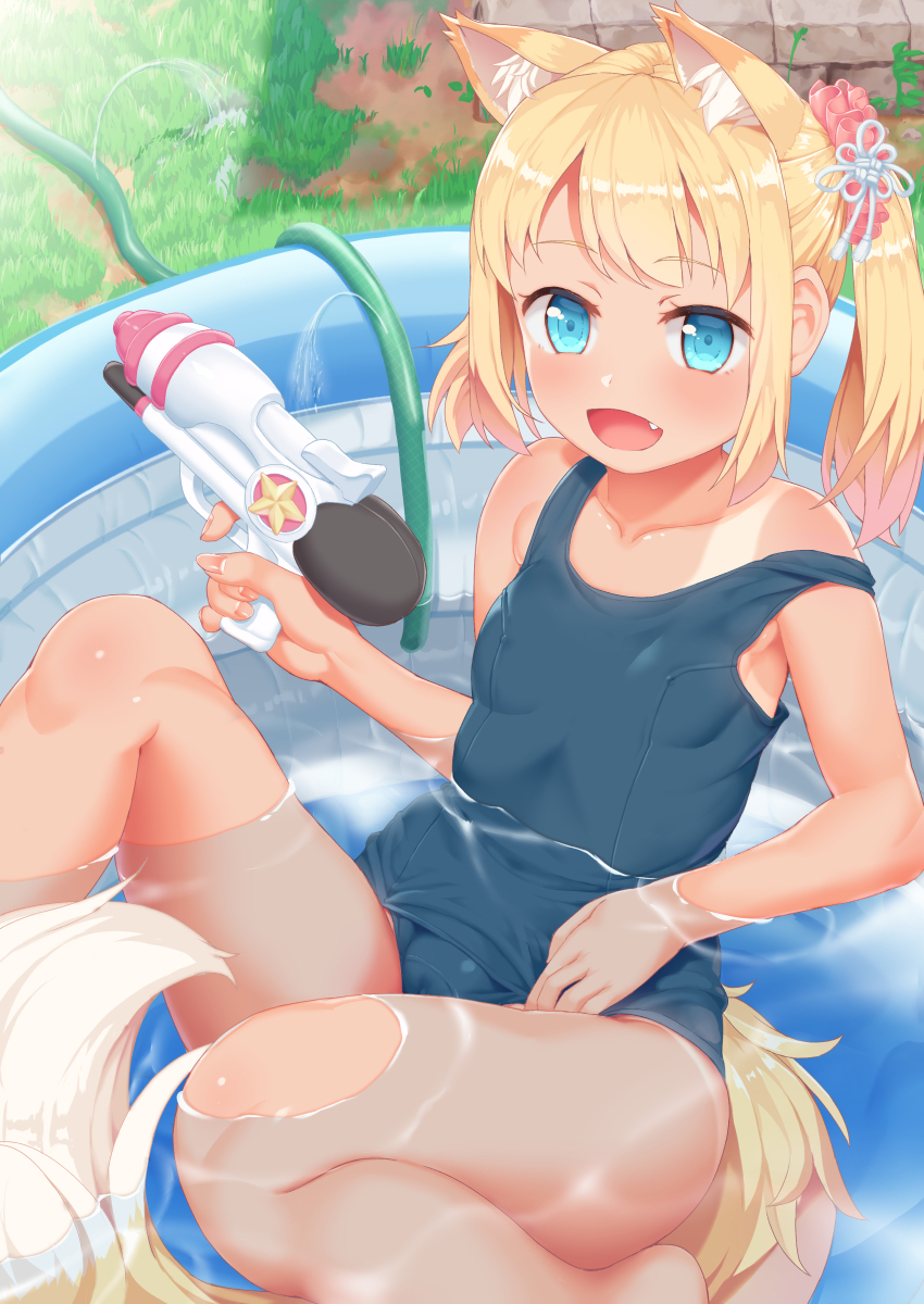 This is a pixiv picture whose title is 水遊びをするお狐さま.