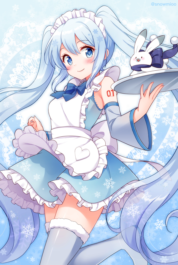 This is a pixiv picture whose title is 雪ミクメイド.