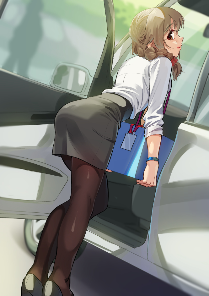 This is a pixiv picture whose title is 荷物を運ぶのを手伝っていただけますか。.