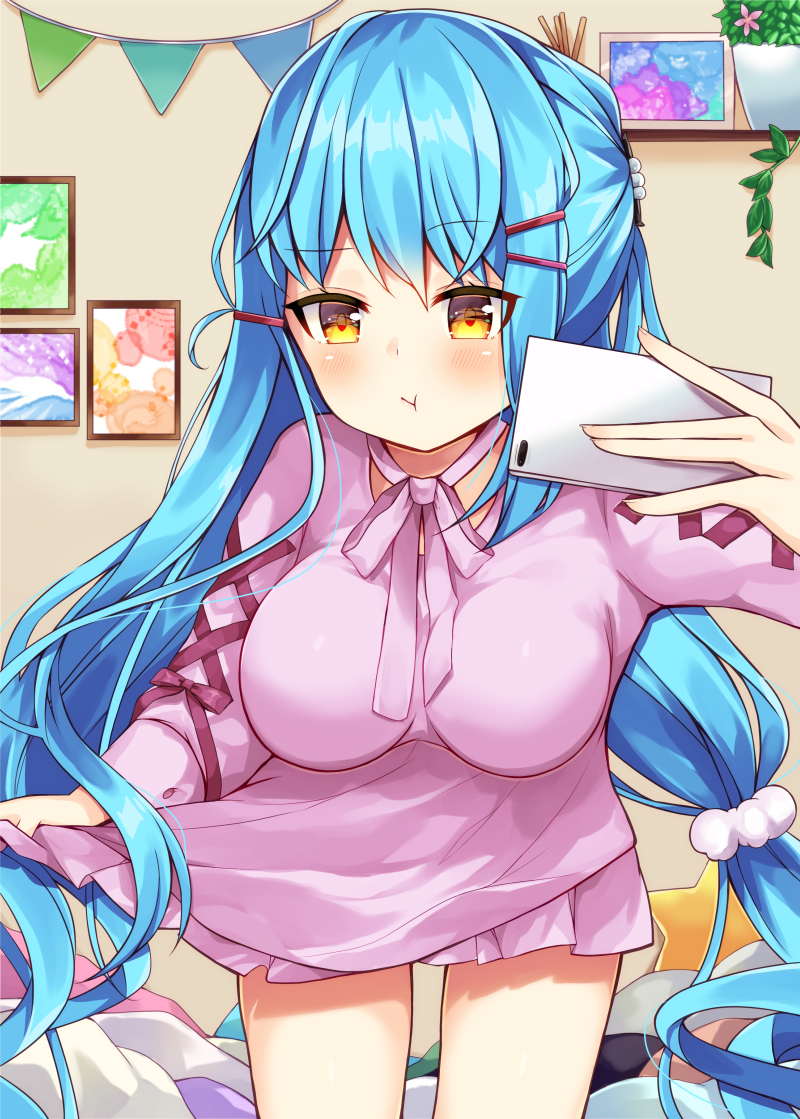 This is a pixiv picture whose title is 「…この服、どうかな」.