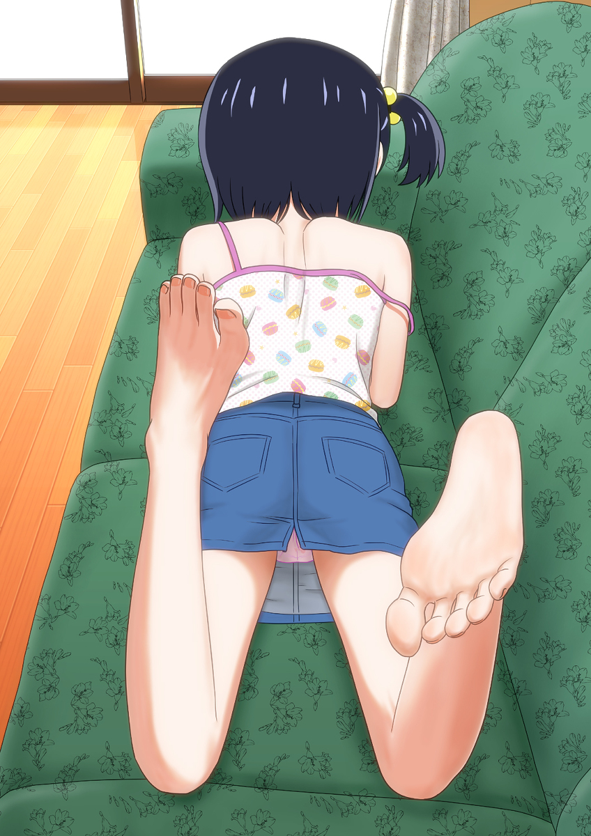 This is a pixiv picture whose title is ゲームに夢中の和（なごみ）ちゃん.