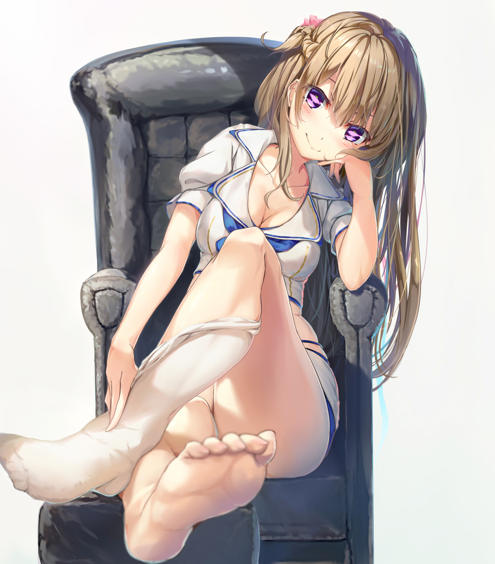 This is a pixiv picture whose title is 女王様気分の日だってある.