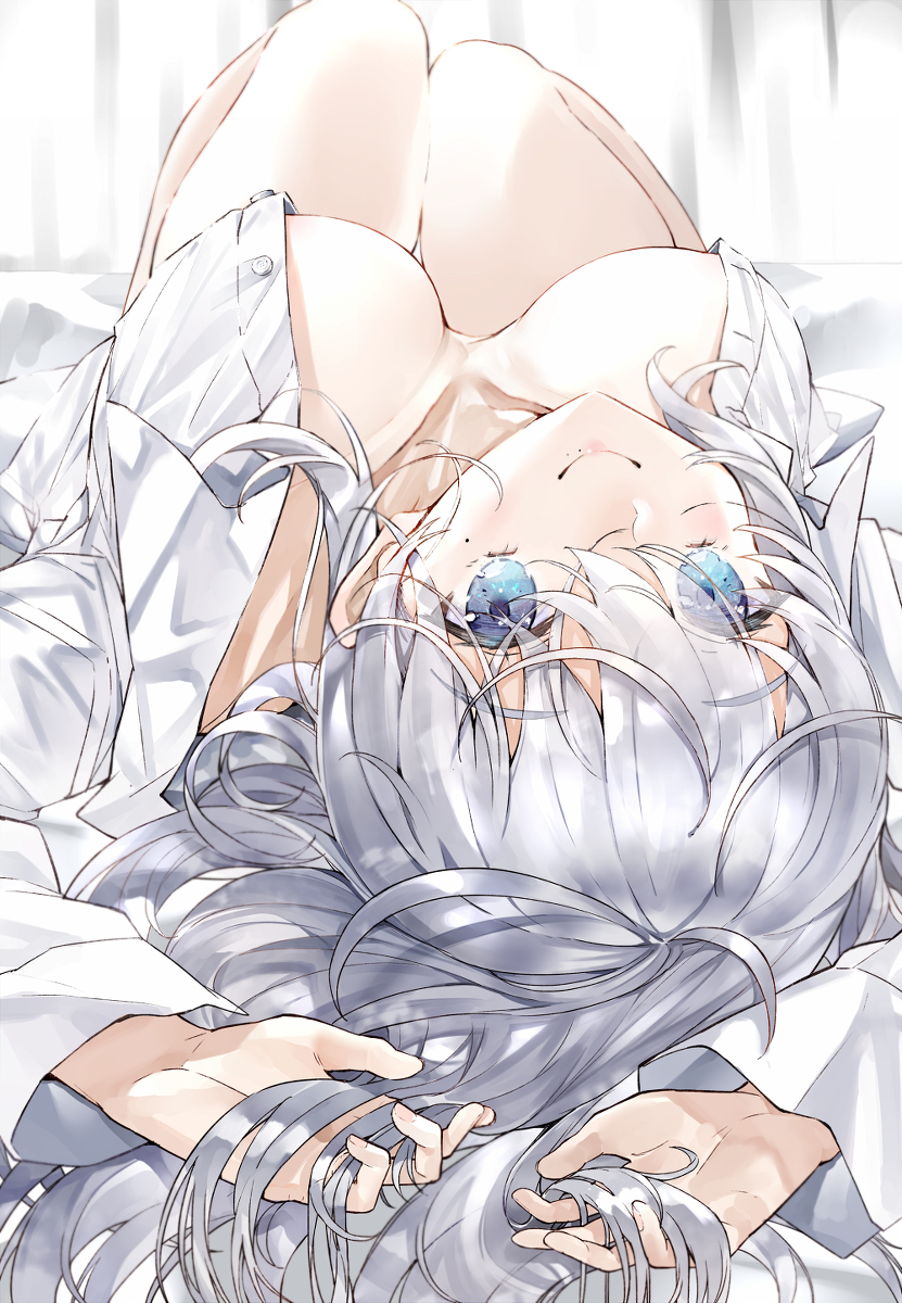 This is a pixiv picture whose title is 寝そべりおぱい.