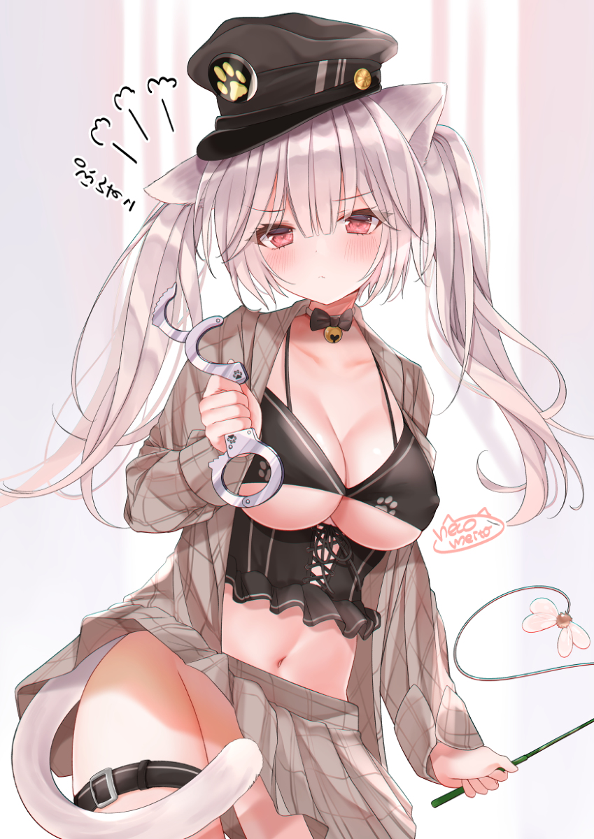 This is a pixiv picture whose title is 構ってほしいときに構ってもらえないと逮捕してくるにゃんこ警察.