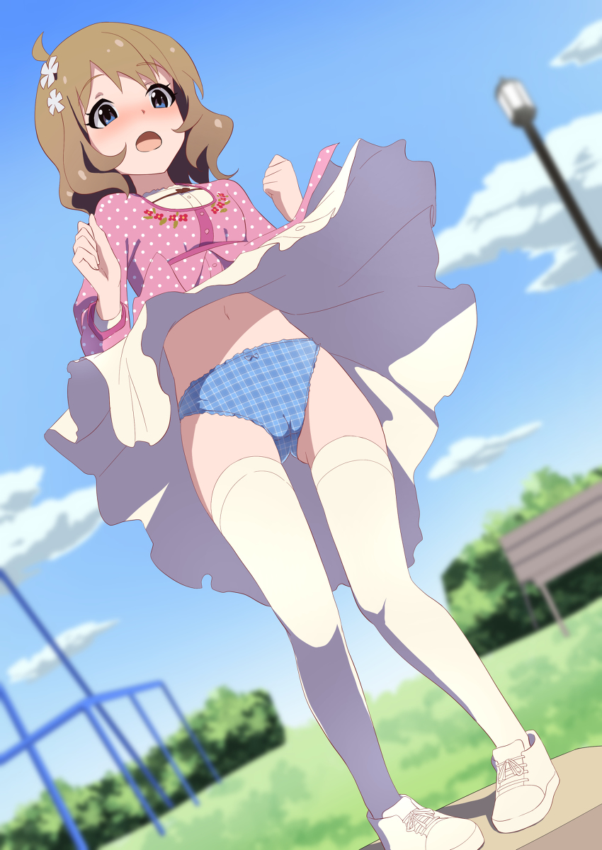 This is a pixiv picture whose title is パンチラ桃子ちゃん.