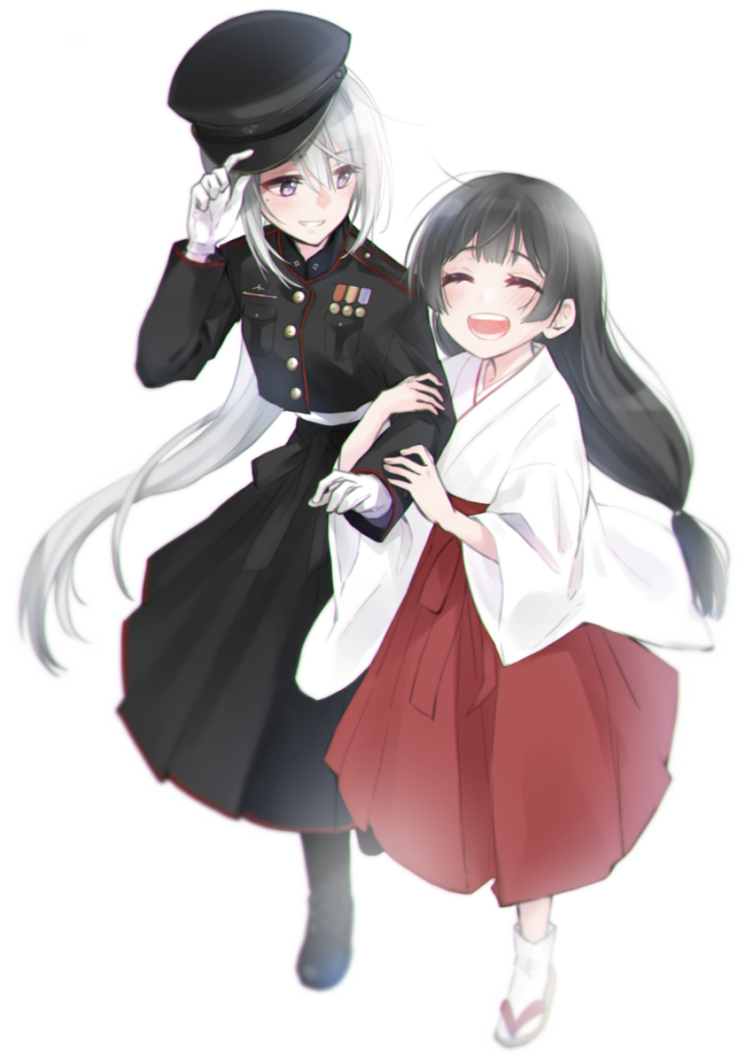 This is a pixiv picture whose title is 軍服さんと巫女さん.