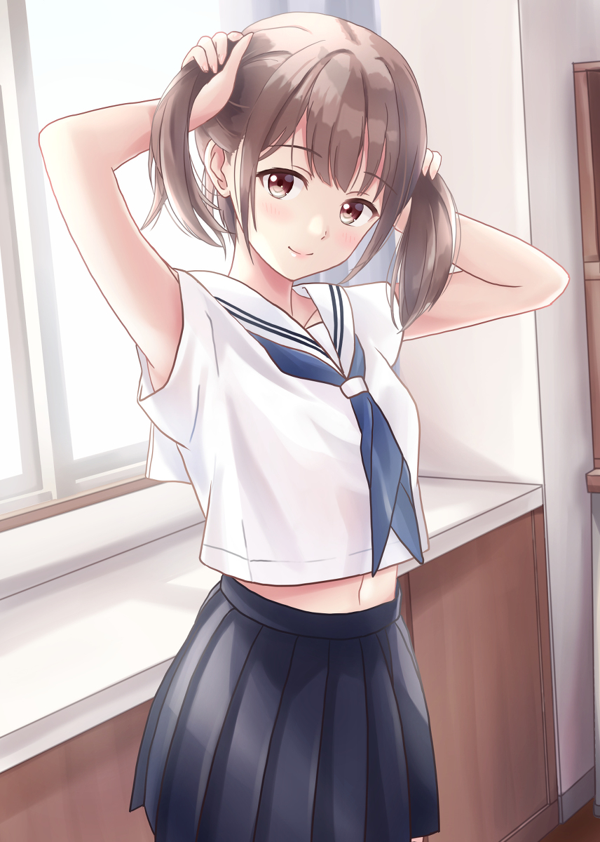 This is a pixiv picture whose title is 「どうかな、似合っている？」.