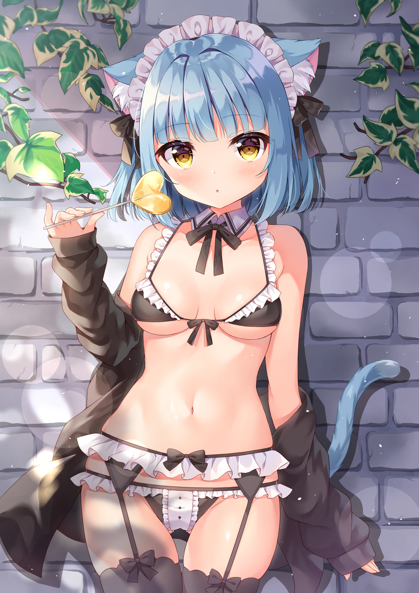 This is a pixiv picture whose title is 水色猫メイドちゃん.