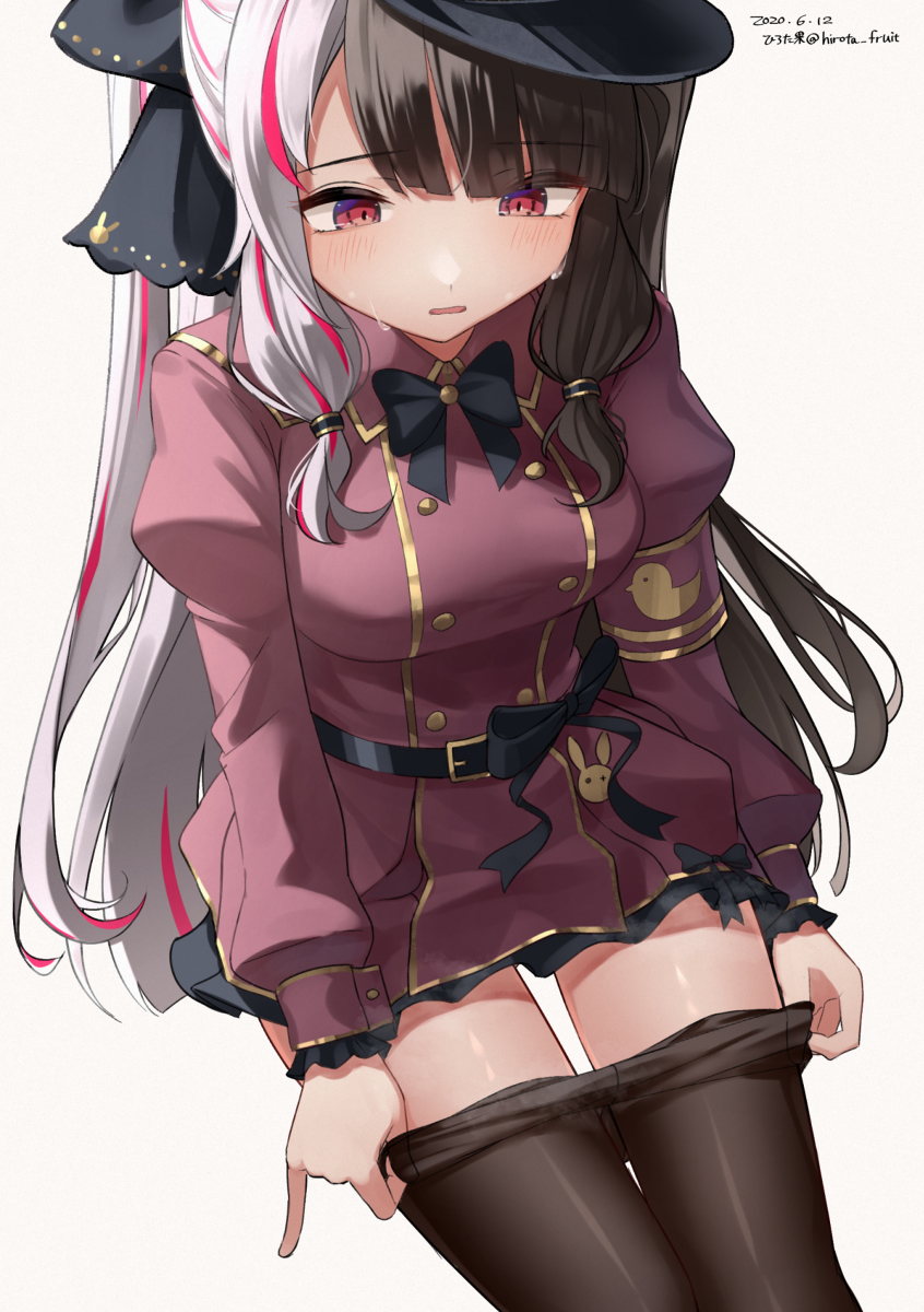 This is a pixiv picture whose title is 蒸し暑いから脱ぐタイツ.