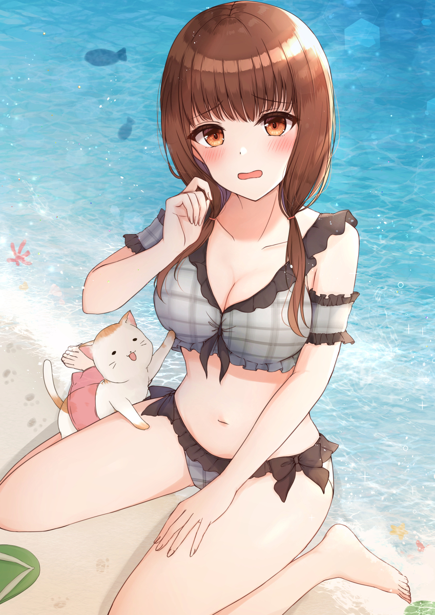 This is a pixiv picture whose title is 水着ミコちゃんとネコちゃん.