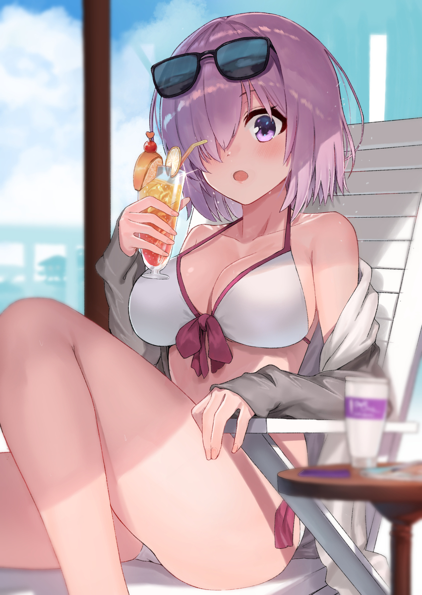 This is a pixiv picture whose title is 暑いですね…！先輩も一口どうですか？.