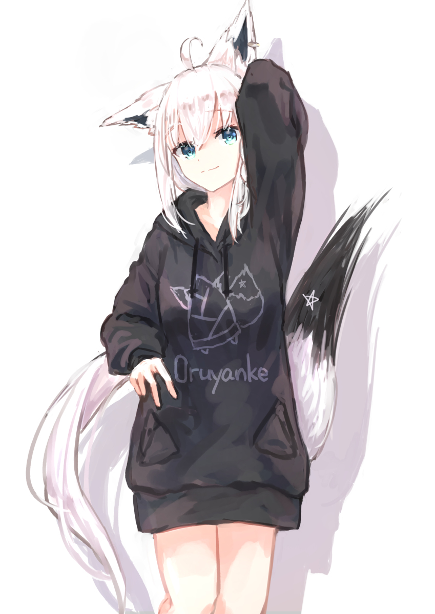This is a pixiv picture whose title is 黒パーカー.