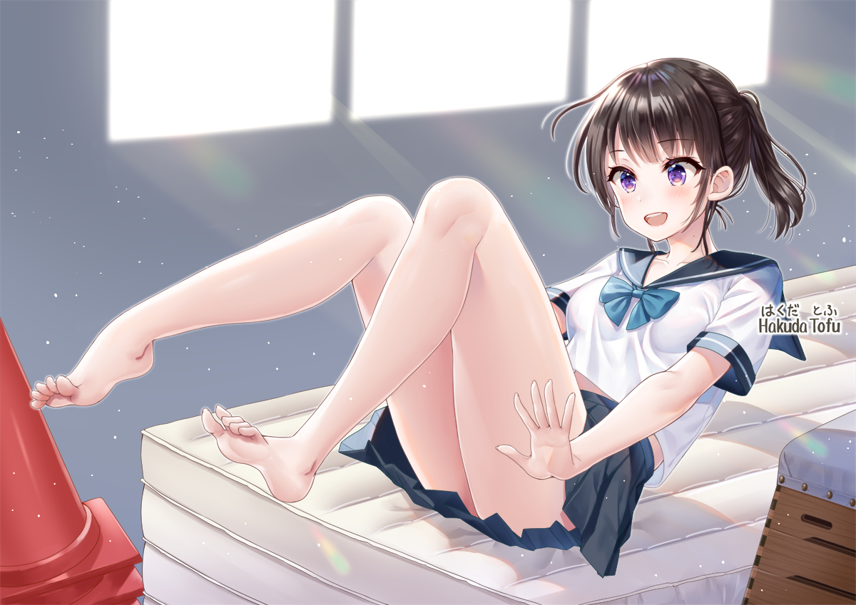 This is a pixiv picture whose title is 体育倉庫で遊ぶセーラー服のポニテJKちゃん.