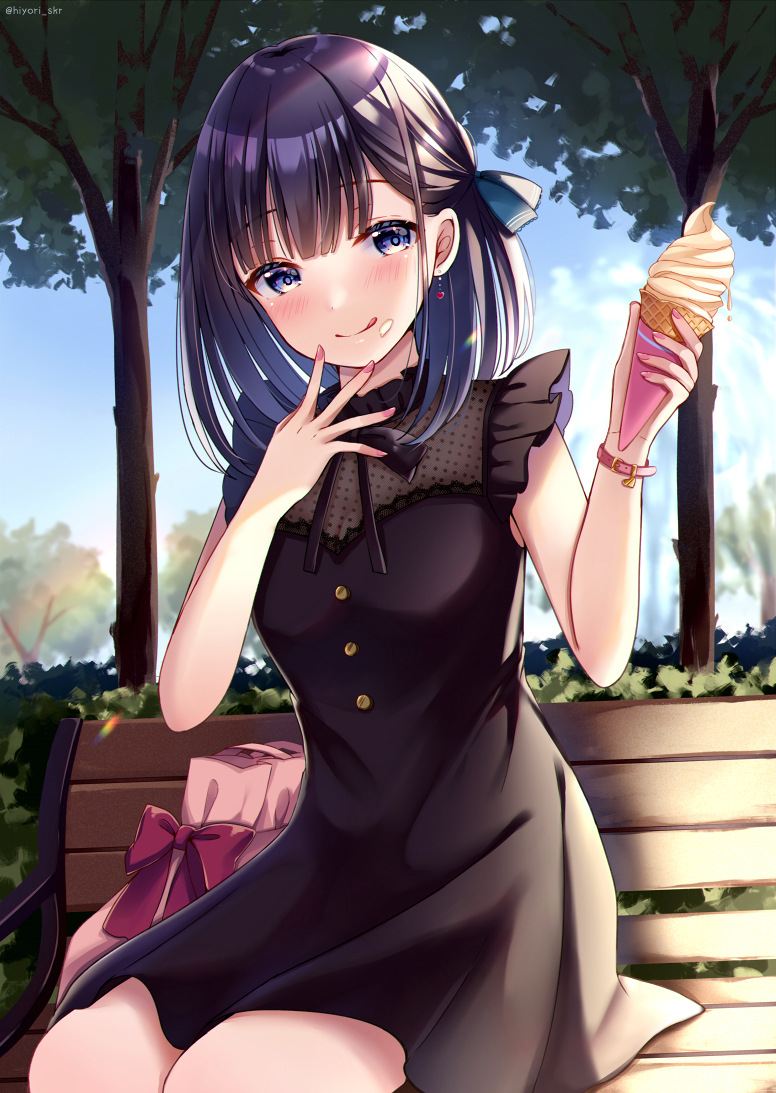 This is a pixiv picture whose title is 「ひとくちあげる♡」.