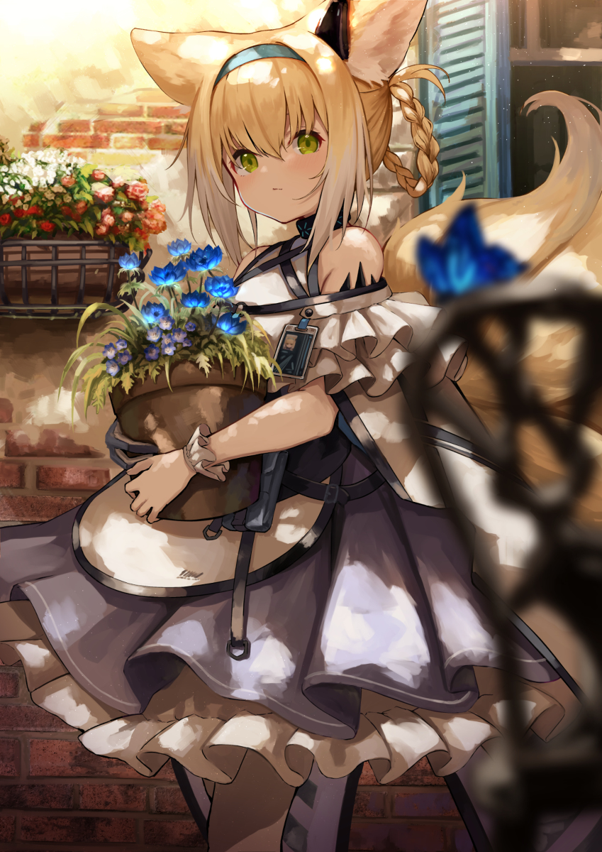 This is a pixiv picture whose title is 铃兰.