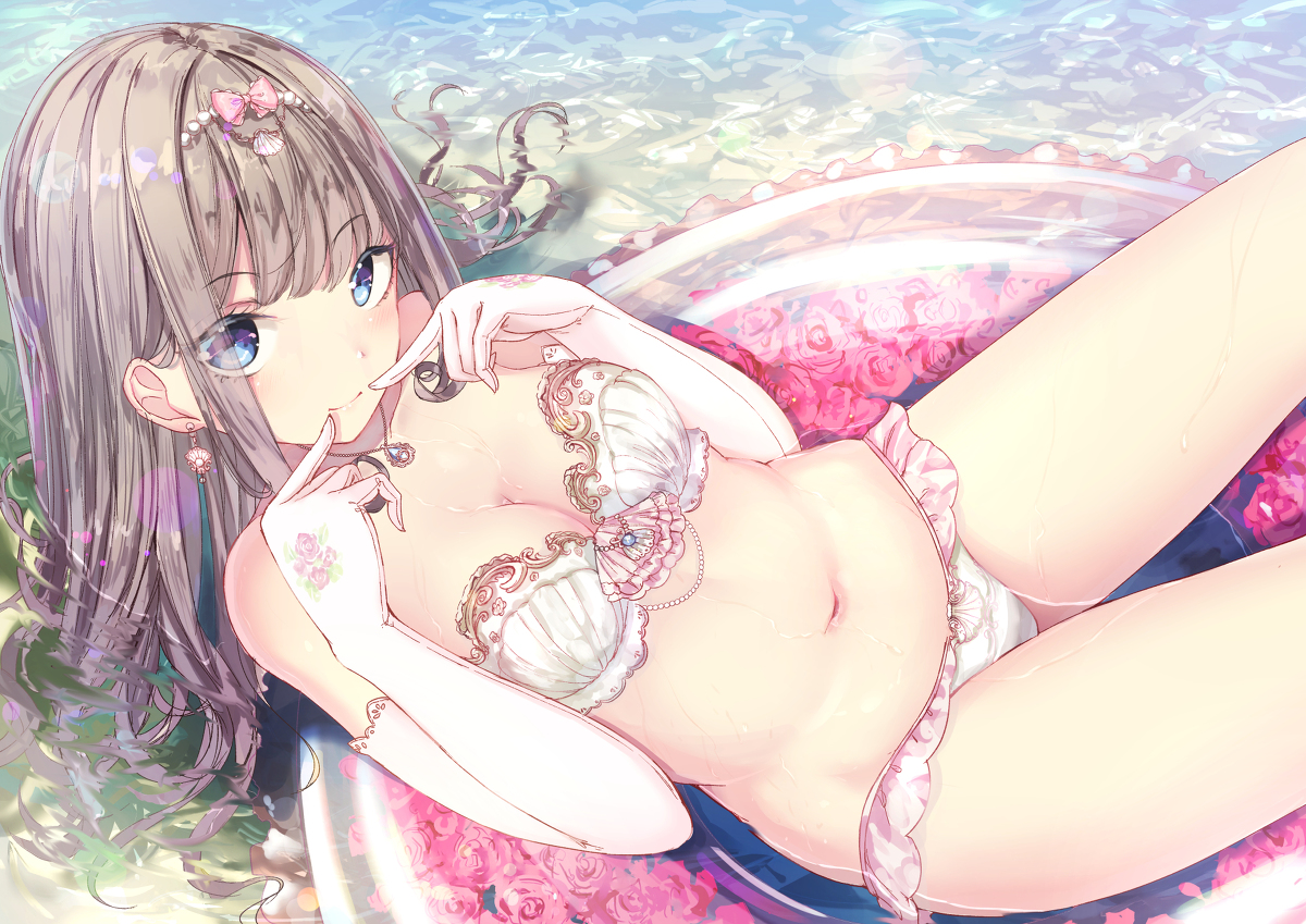 This is a pixiv picture whose title is お姫様水着.