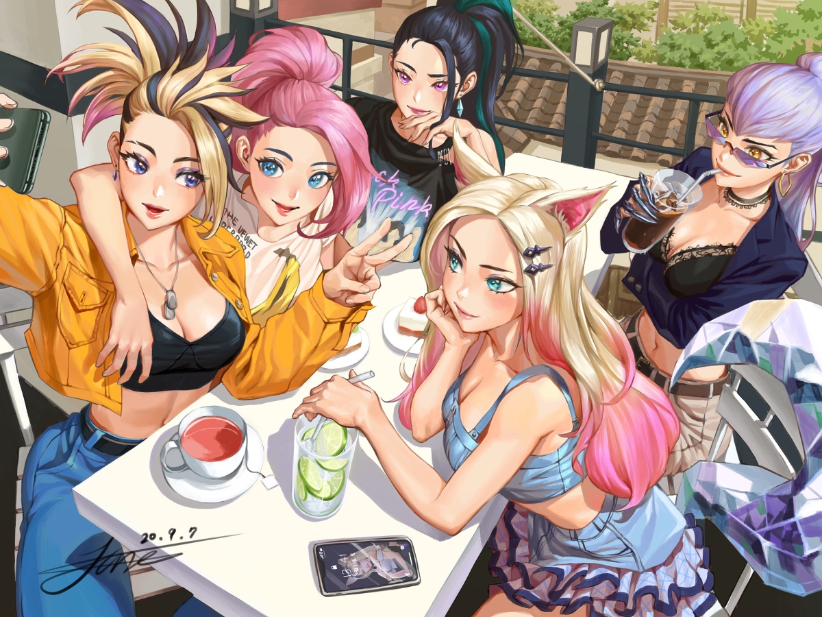 This is a pixiv picture whose title is KDA fanart - Selfie at the cafe.