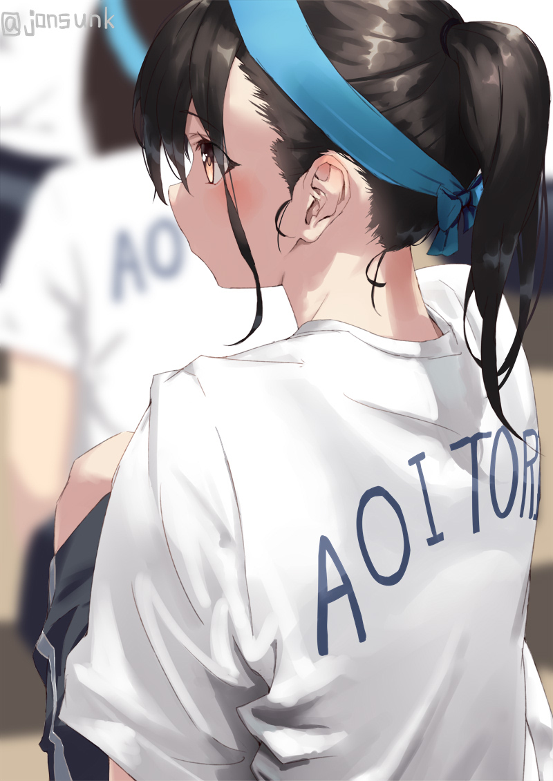 This is a pixiv picture whose title is クラスリレーを目で追う女子.
