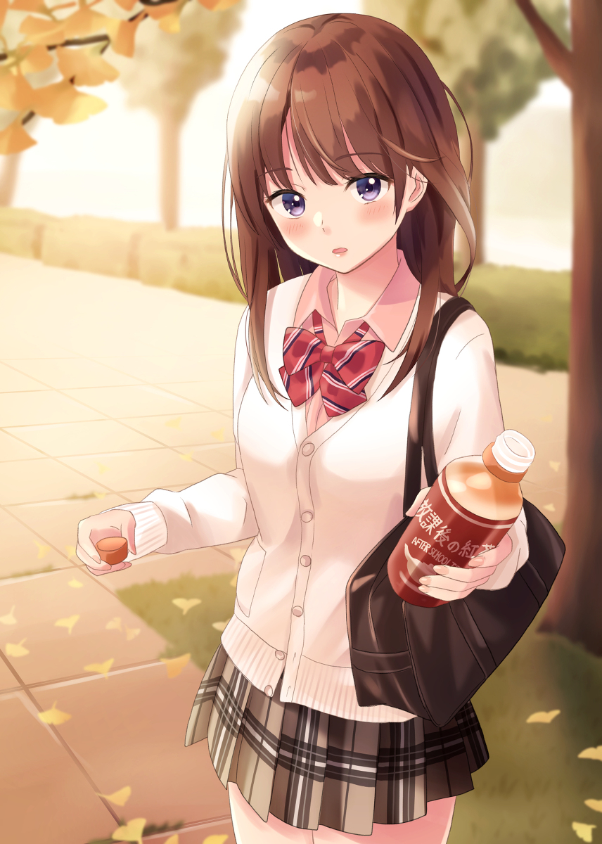 This is a pixiv picture whose title is 先輩飲みますか…？.