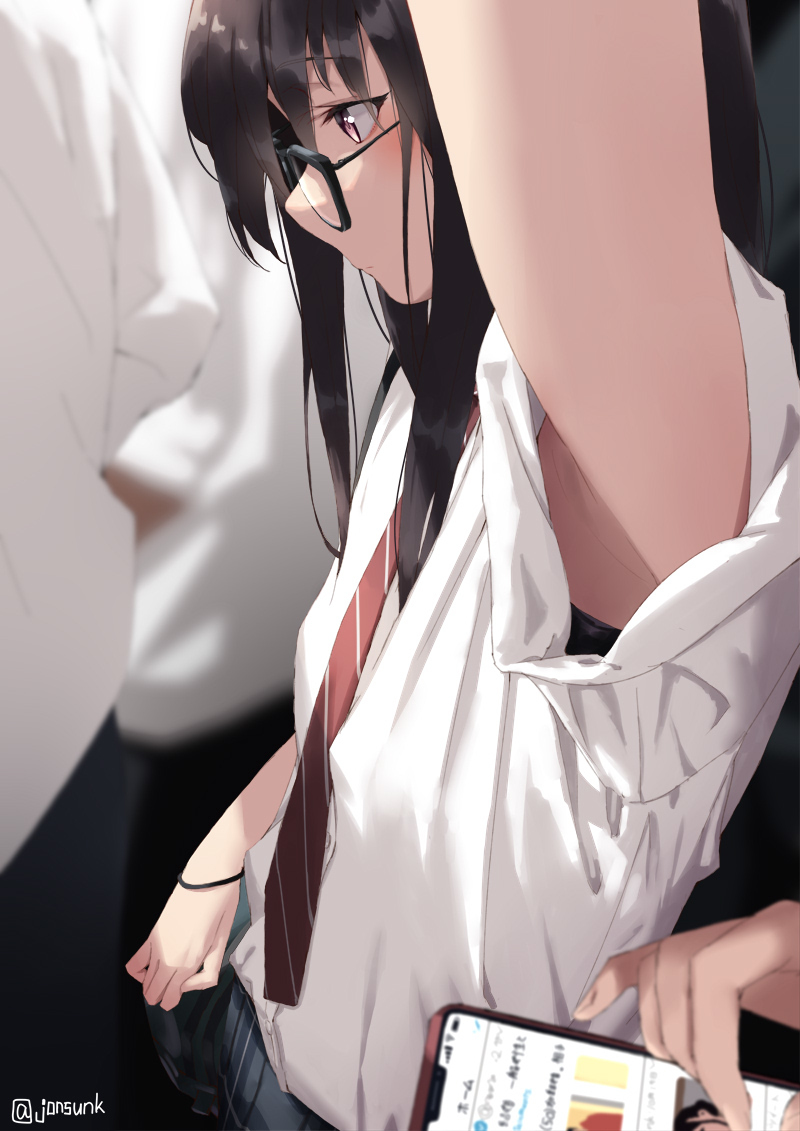 This is a pixiv picture whose title is ふと二度見してしまった眼鏡女子.
