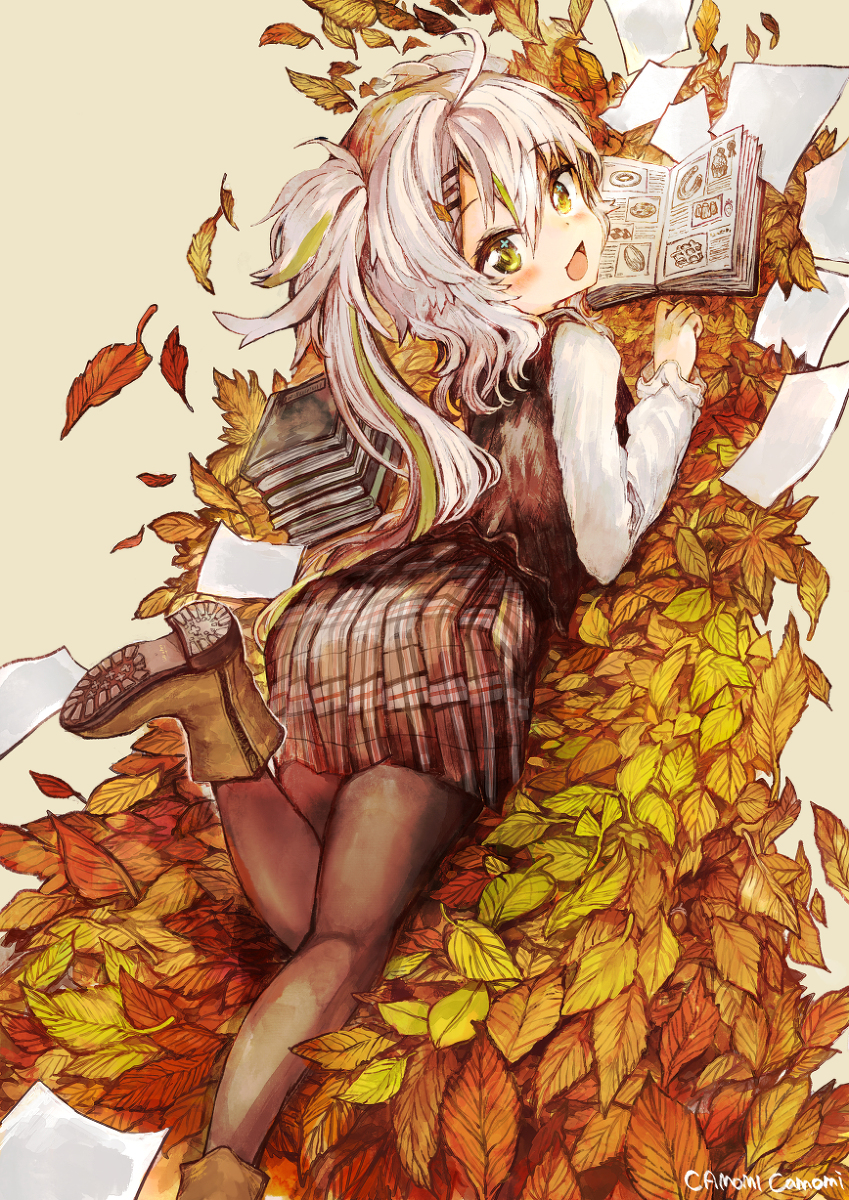 This is a pixiv picture whose title is 落ち葉のベッドでひとやすみ.