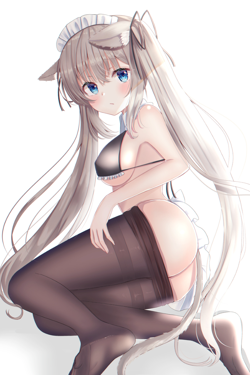 This is a pixiv picture whose title is 脱ぎ猫耳メイド.