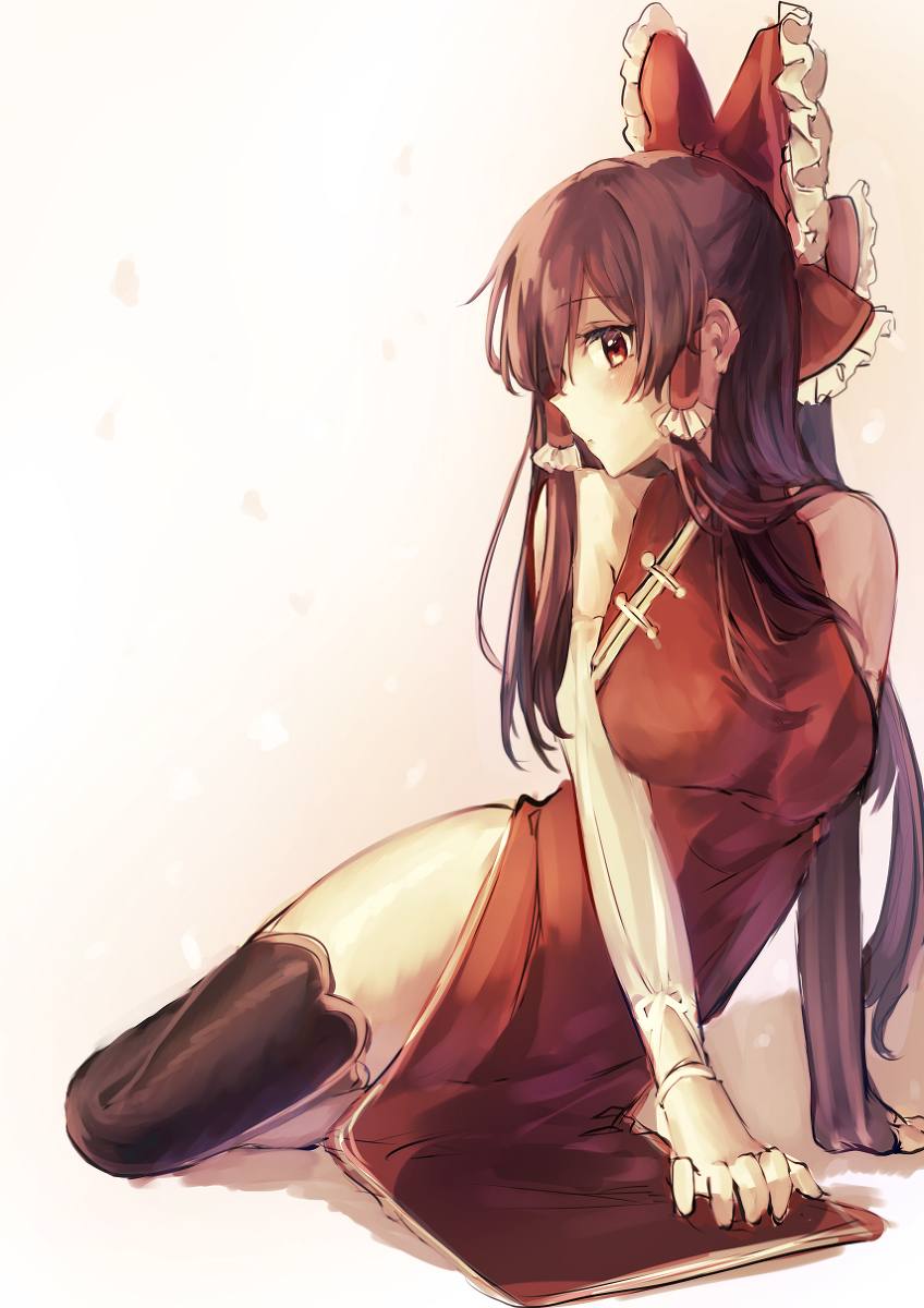 This is a pixiv picture whose title is チャイナ服霊夢.
