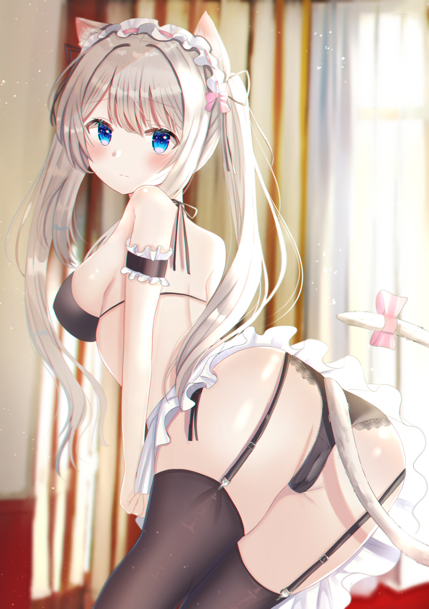 This is a pixiv picture whose title is 猫耳メイド.