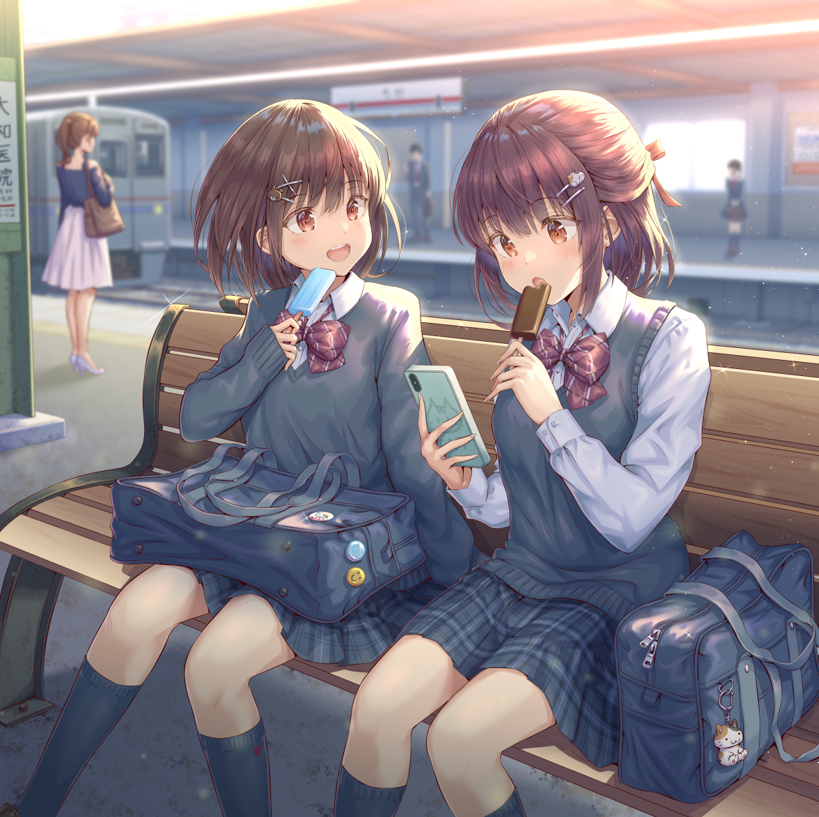 This is a pixiv picture whose title is 駅のホームでアイスを食べる女の子たち.