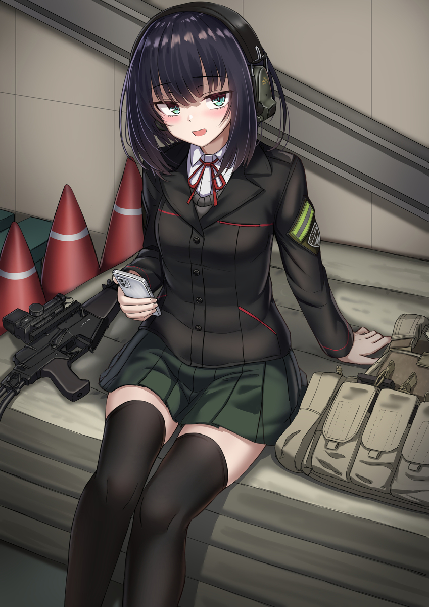 This is a pixiv picture whose title is 休憩する武装JKちゃん.