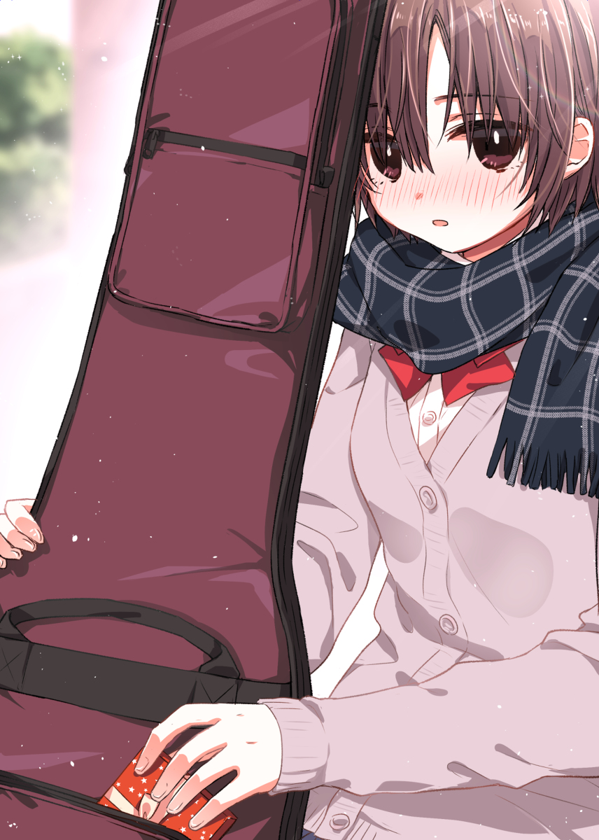 This is a pixiv picture whose title is エフェクターを出すと思ったら違うものを取り出した女の子.