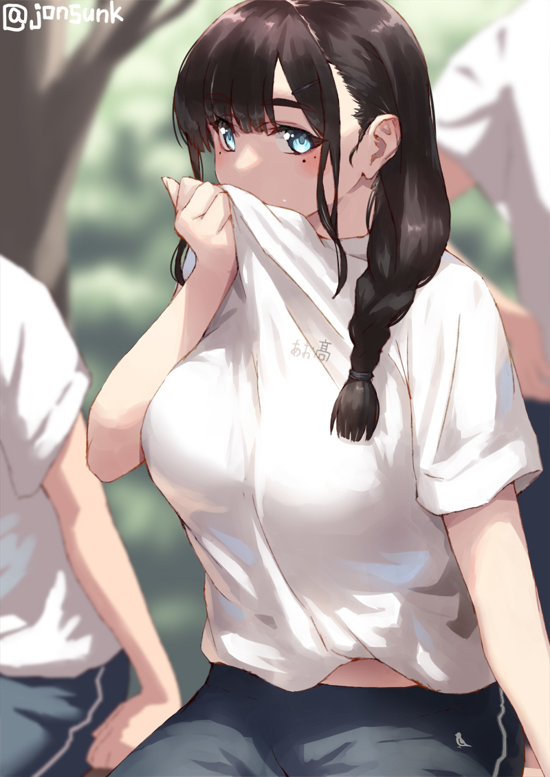 This is a pixiv picture whose title is お弁当つけてる女子.