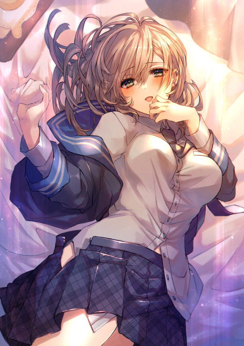 This is a pixiv picture whose title is 5年前の制服.
