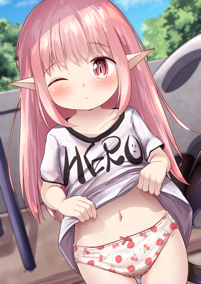 This is a pixiv picture whose title is 公園ロリサキュバスちゃん.