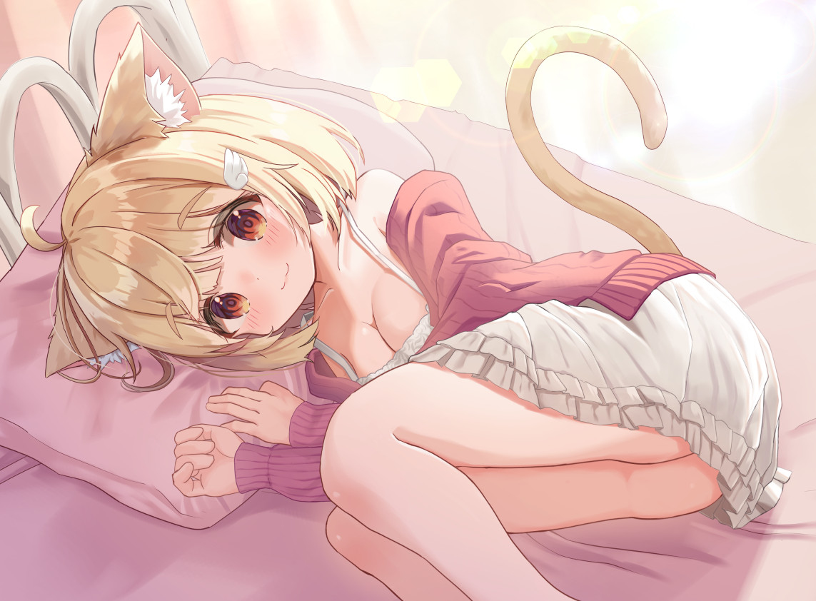 This is a pixiv picture whose title is 添い寝.