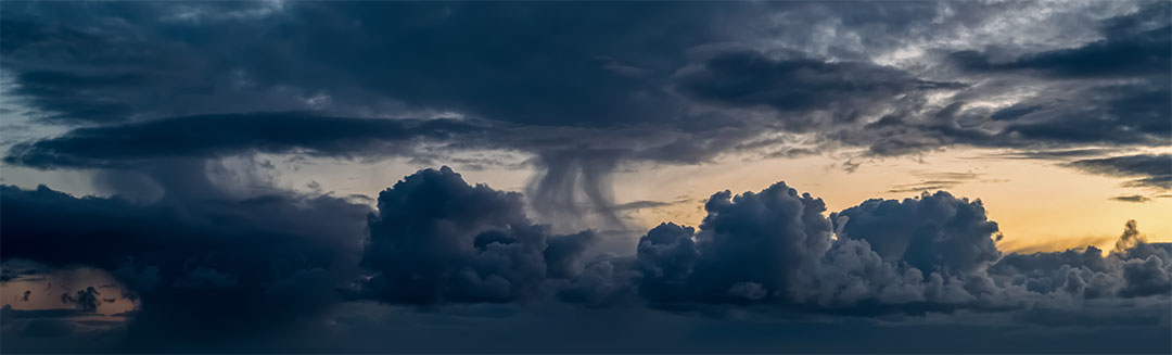 This is a pixiv picture whose title is 雲海の雨.