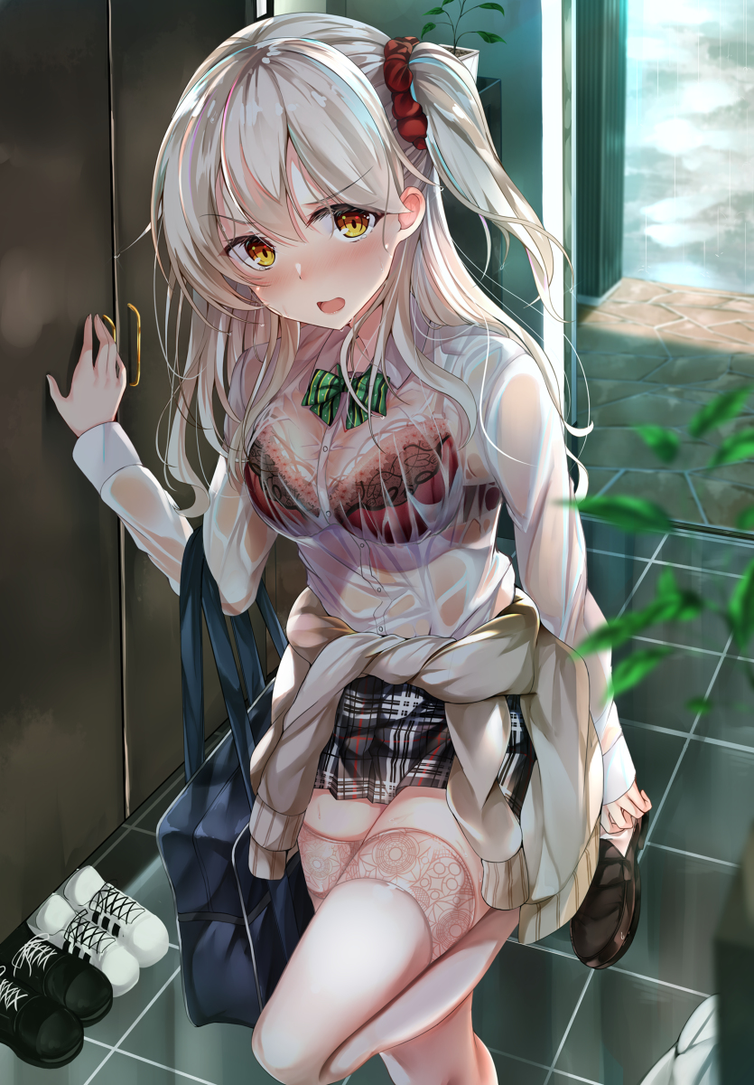 This is a pixiv picture whose title is ずぶ濡れ後輩ちゃん　おみ足がーるずｓ.